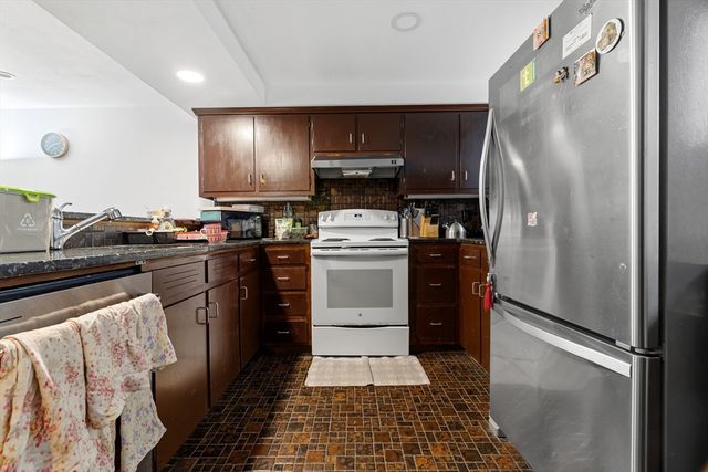 36 Hanson St, Boston, MA 02118