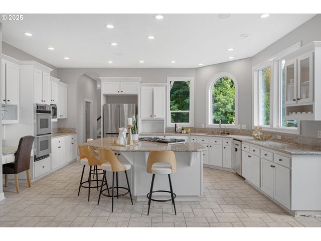 2350 Sw TURNER Rd, West Linn, OR 97068