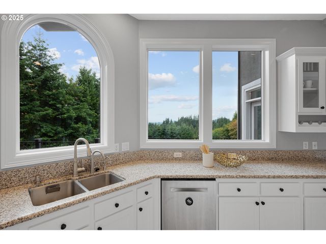 2350 Sw TURNER Rd, West Linn, OR 97068