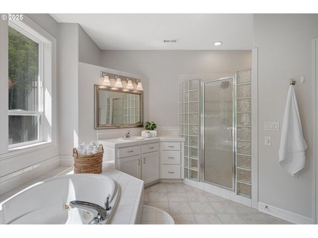 2350 Sw TURNER Rd, West Linn, OR 97068