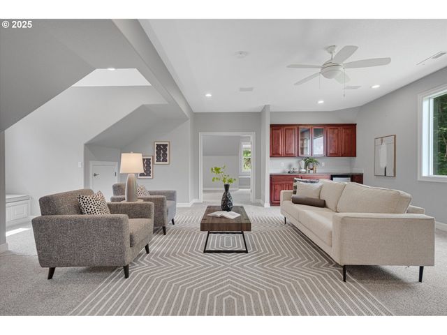 2350 Sw TURNER Rd, West Linn, OR 97068