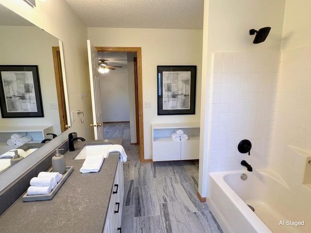 1836 Mockingbird Avenue, Shakopee, MN 55379