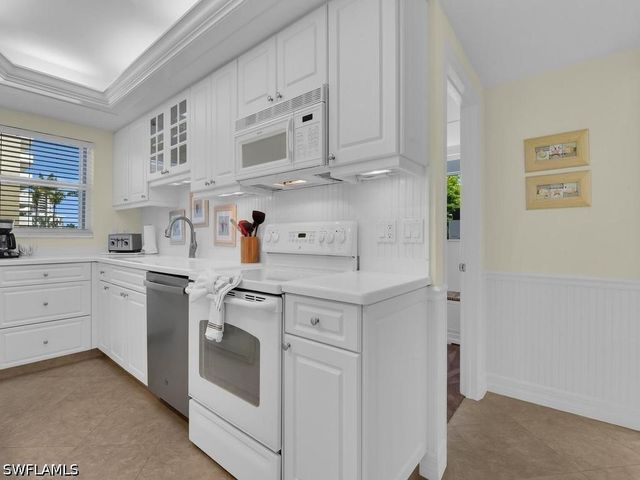 140 Seaview CT 206S, Marco Island, FL 34145