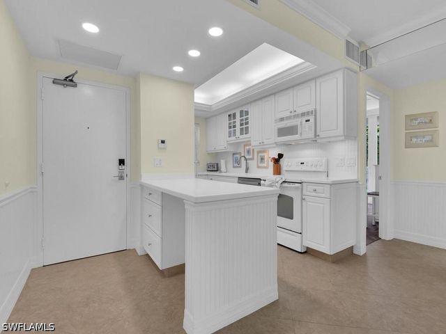 140 Seaview CT 206S, Marco Island, FL 34145