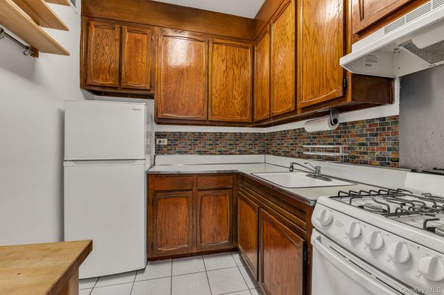 70-25 Yellowstone Boulevard 18K, Forest Hills, NY 11375