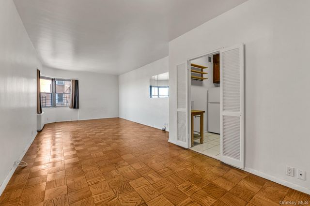 70-25 Yellowstone Boulevard 18K, Forest Hills, NY 11375