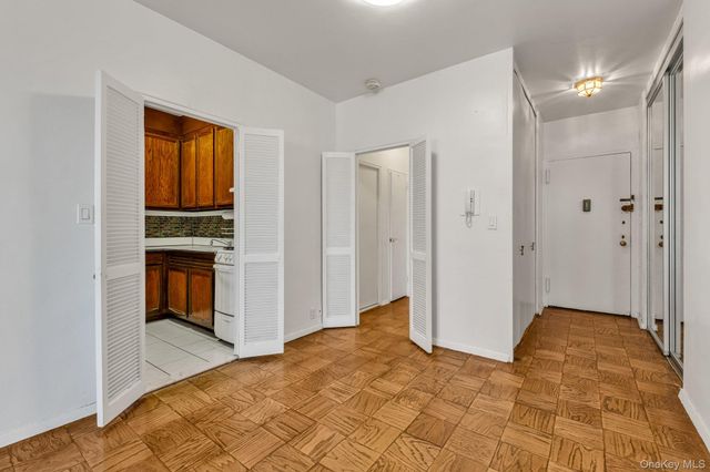 70-25 Yellowstone Boulevard 18K, Forest Hills, NY 11375