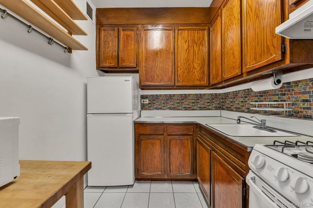 70-25 Yellowstone Boulevard 18K, Forest Hills, NY 11375