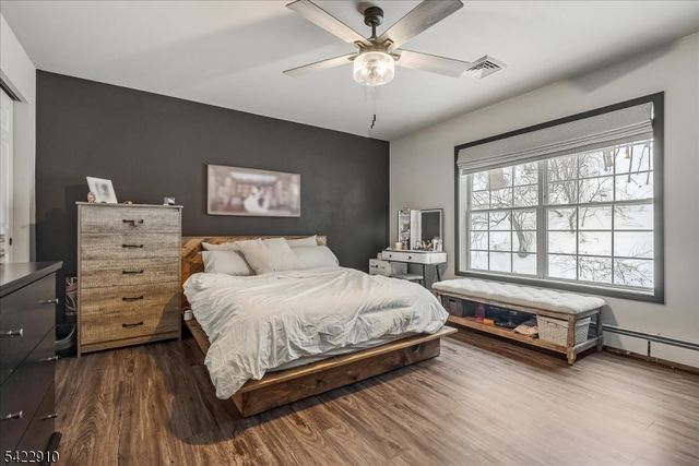 9 River View Dr, Hardwick Twp., NJ 07825