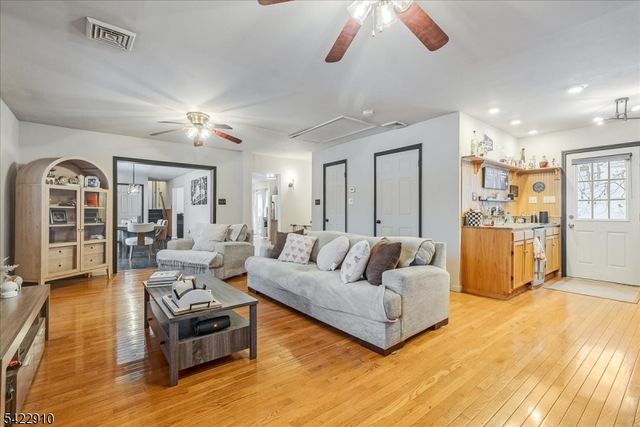 9 River View Dr, Hardwick Twp., NJ 07825