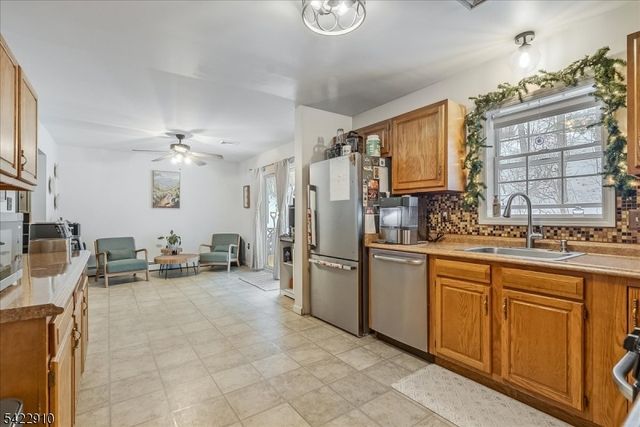 9 River View Dr, Hardwick Twp., NJ 07825