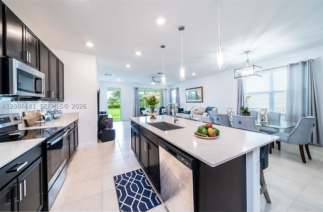 4230 Rosa Dr, Deerfield Beach, FL 33064