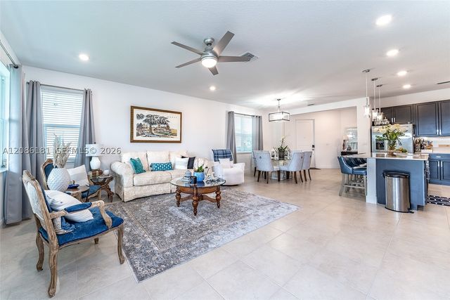 4230 Rosa Dr, Deerfield Beach, FL 33064