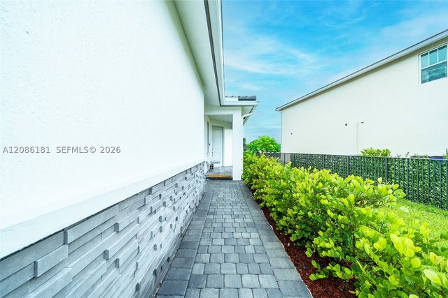 4230 Rosa Dr, Deerfield Beach, FL 33064
