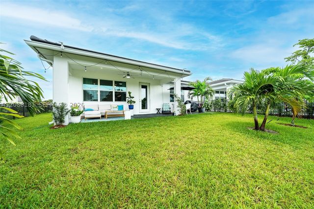4230 Rosa Dr, Deerfield Beach, FL 33064