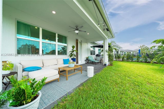 4230 Rosa Dr, Deerfield Beach, FL 33064