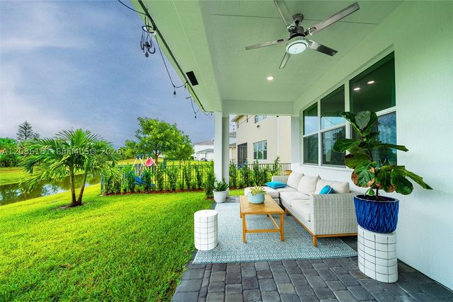 4230 Rosa Dr, Deerfield Beach, FL 33064