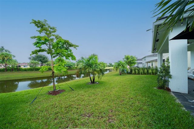 4230 Rosa Dr, Deerfield Beach, FL 33064