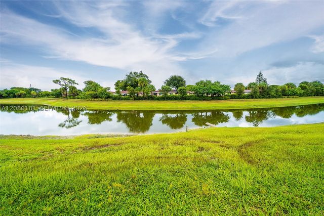 4230 Rosa Dr, Deerfield Beach, FL 33064