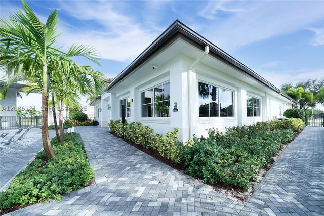 4230 Rosa Dr, Deerfield Beach, FL 33064