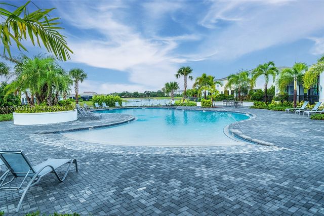 4230 Rosa Dr, Deerfield Beach, FL 33064