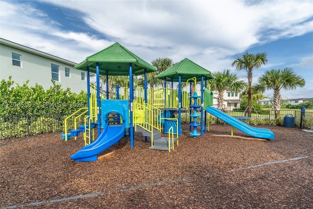 4230 Rosa Dr, Deerfield Beach, FL 33064