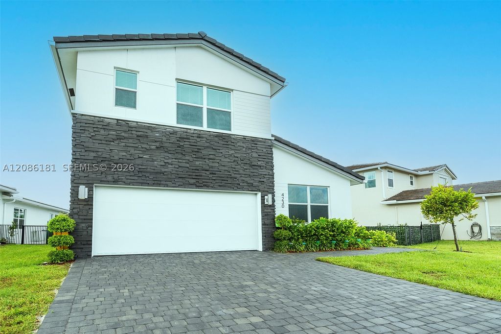 4230 Rosa Dr, Deerfield Beach, FL 33064