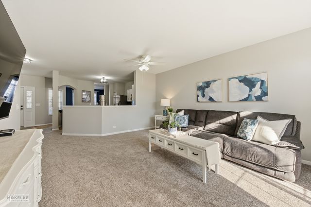 397 Cascade Lane 397, Oswego, IL 60543