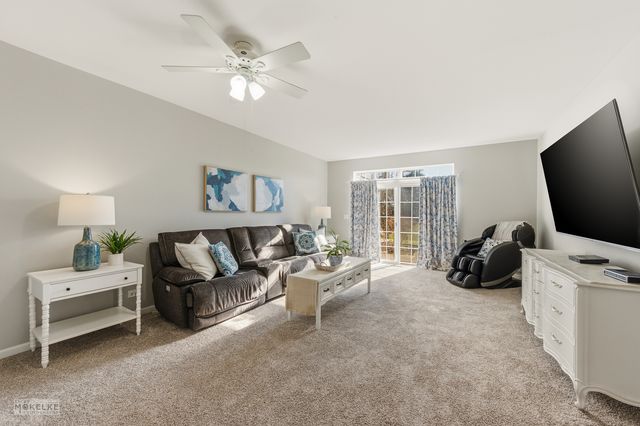 397 Cascade Lane 397, Oswego, IL 60543