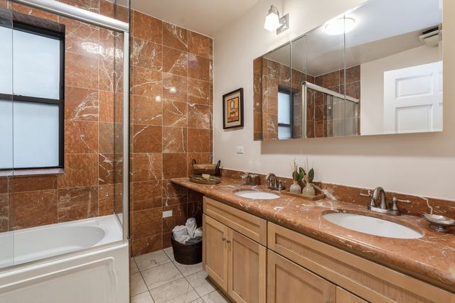 645 W Bittersweet Place 1, Chicago, IL 60613