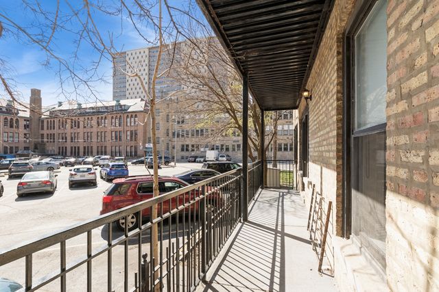 645 W Bittersweet Place 1, Chicago, IL 60613