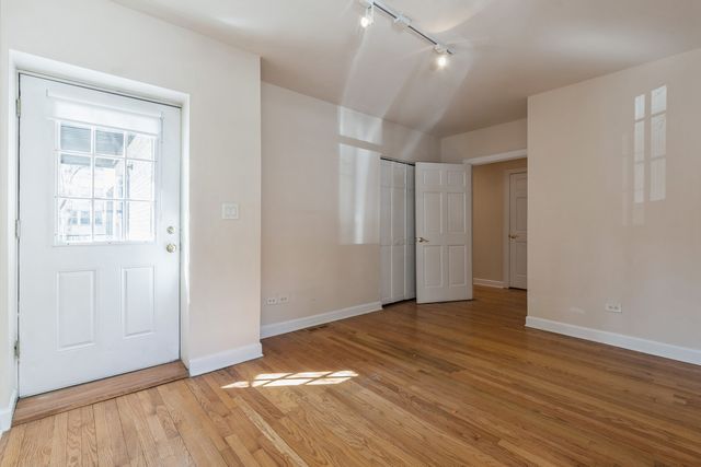 645 W Bittersweet Place 1, Chicago, IL 60613