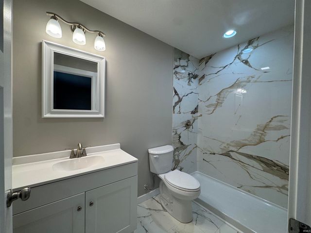 450 Trinton Circle, Bedford, IN 47421