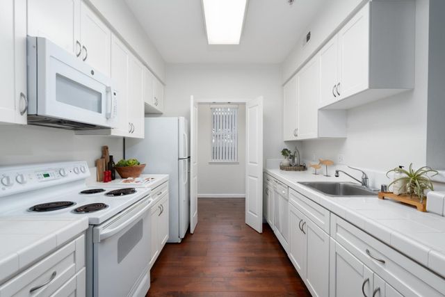 1982 W Bayshore Road 217, East Palo Alto, CA 94303
