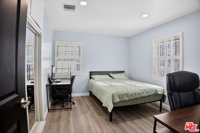 18813 Cantlay Street, Reseda (los Angeles), CA 91335