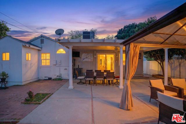 18813 Cantlay Street, Reseda (los Angeles), CA 91335