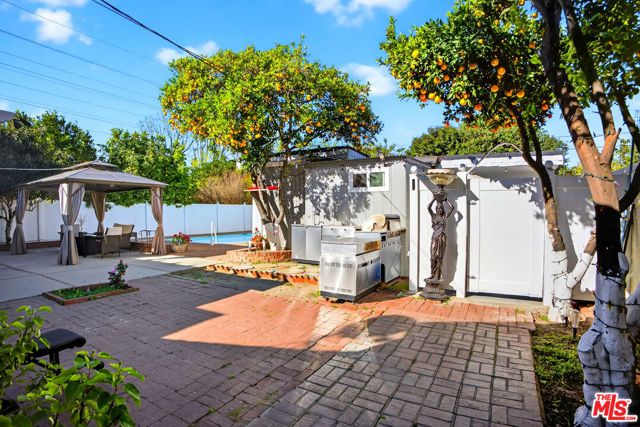 18813 Cantlay Street, Reseda (los Angeles), CA 91335