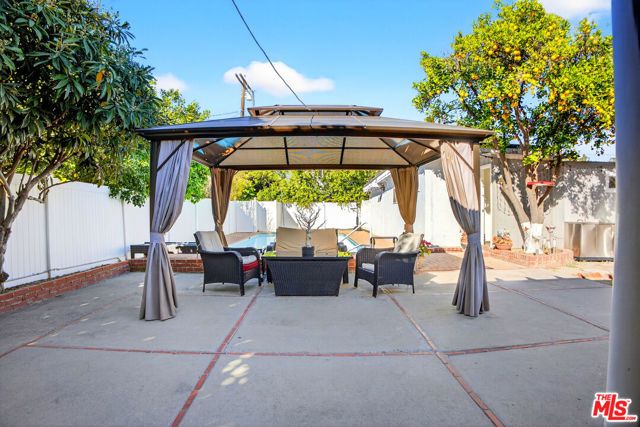 18813 Cantlay Street, Reseda (los Angeles), CA 91335