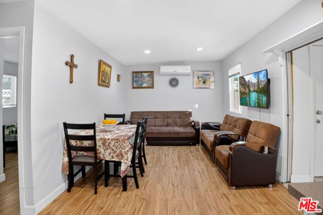 18813 Cantlay Street, Reseda (los Angeles), CA 91335