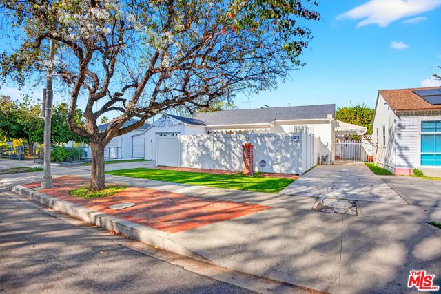 18813 Cantlay Street, Reseda (los Angeles), CA 91335