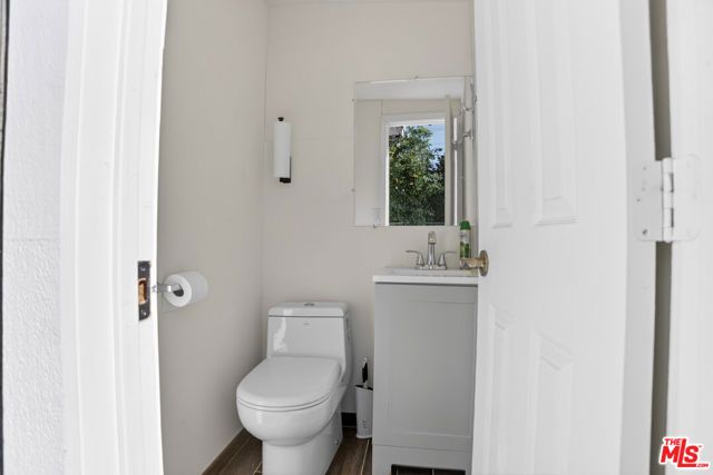 18813 Cantlay Street, Reseda (los Angeles), CA 91335