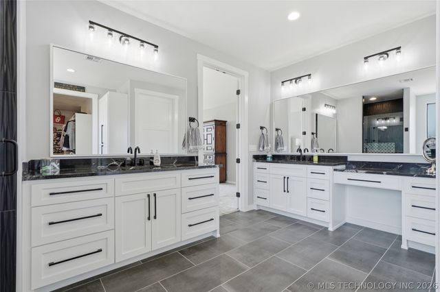 5882 E 171st Street S, Bixby, OK 74008