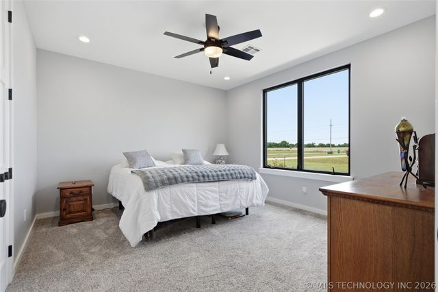 5882 E 171st Street S, Bixby, OK 74008