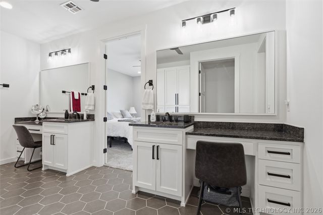 5882 E 171st Street S, Bixby, OK 74008