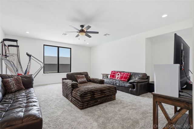 5882 E 171st Street S, Bixby, OK 74008
