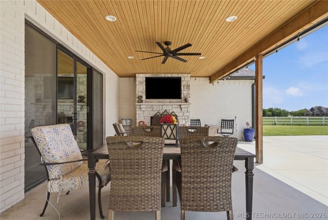 5882 E 171st Street S, Bixby, OK 74008