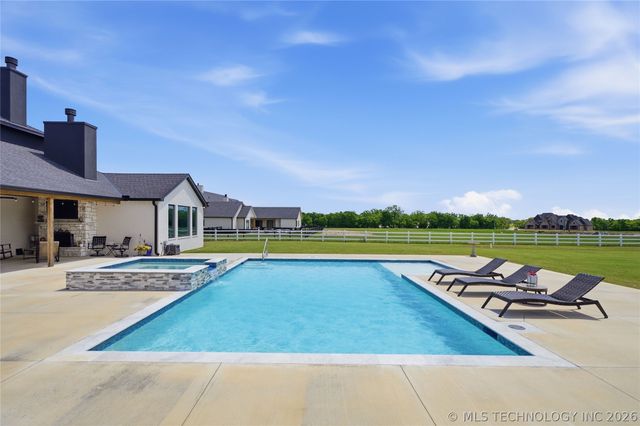 5882 E 171st Street S, Bixby, OK 74008