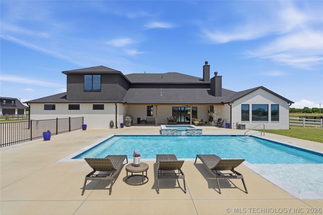 5882 E 171st Street S, Bixby, OK 74008