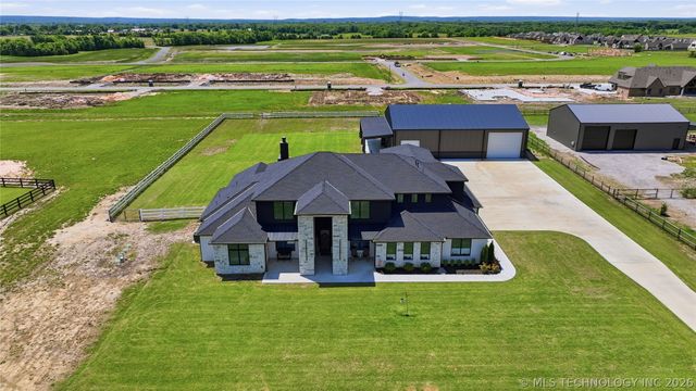 5882 E 171st Street S, Bixby, OK 74008