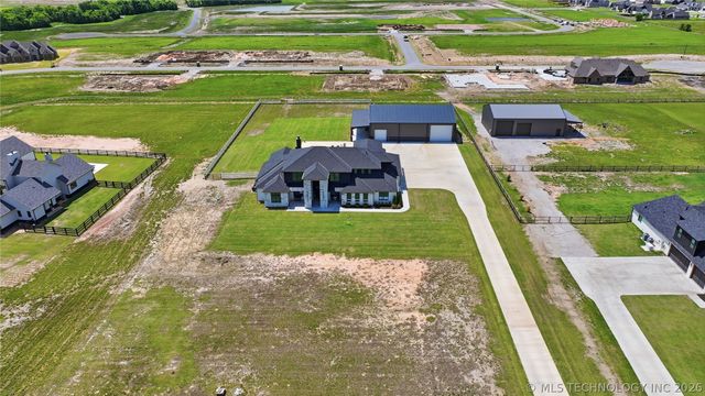 5882 E 171st Street S, Bixby, OK 74008